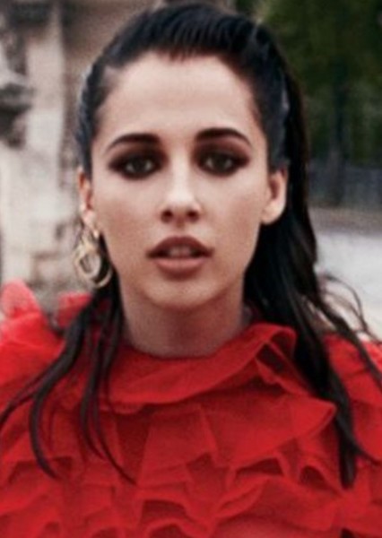 Naomi Scott photo