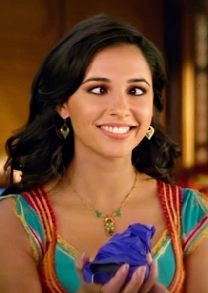 Naomi Scott photo