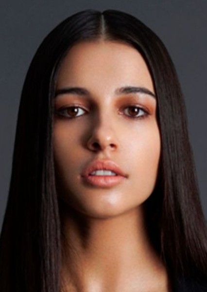 Naomi Scott photo