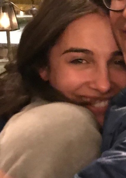 Naomi Scott photo
