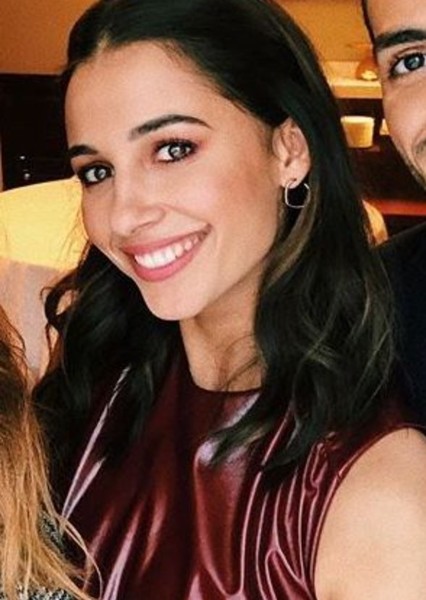 Naomi Scott photo