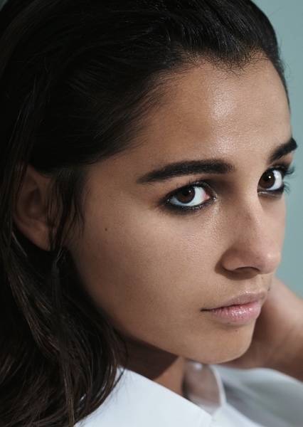 Naomi Scott photo