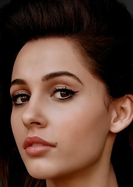 Naomi Scott photo