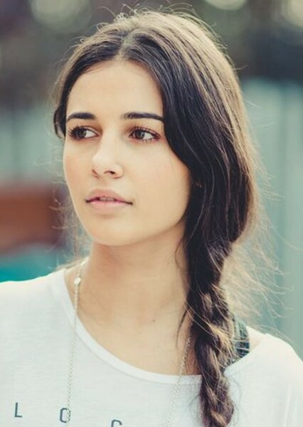 Naomi Scott photo