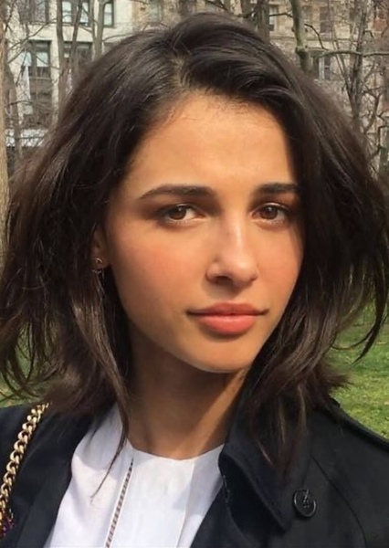 Naomi Scott photo