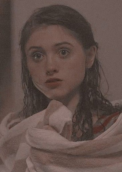 Natalia Dyer photo