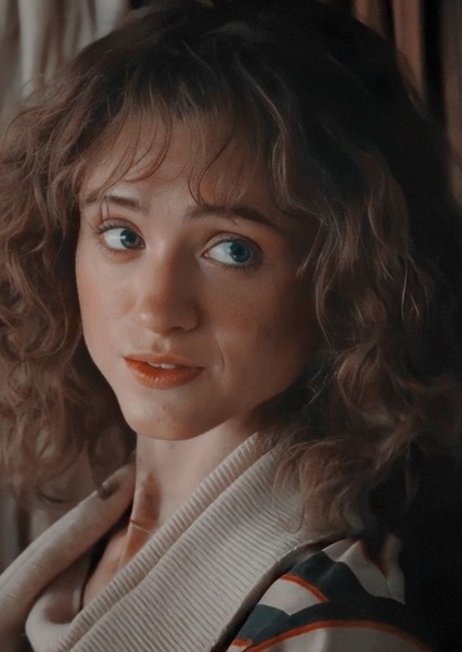 Natalia Dyer photo