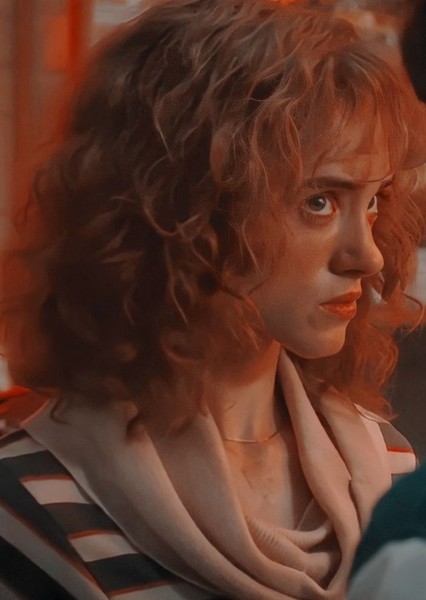 Natalia Dyer photo