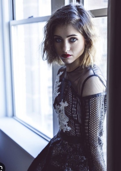 Natalia Dyer photo