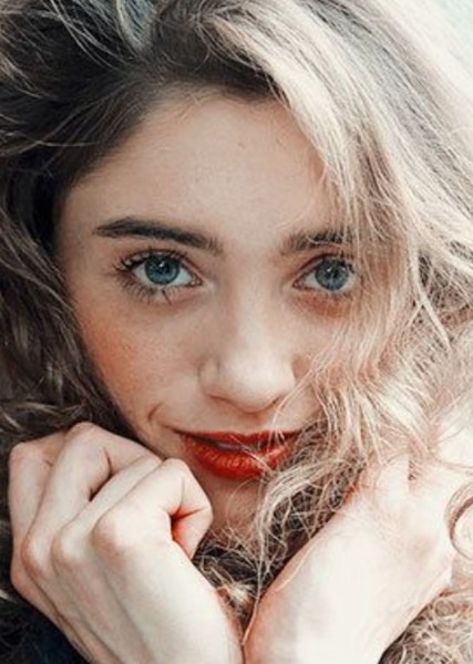 Natalia Dyer photo