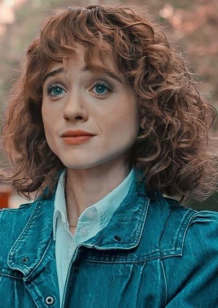 Natalia Dyer photo