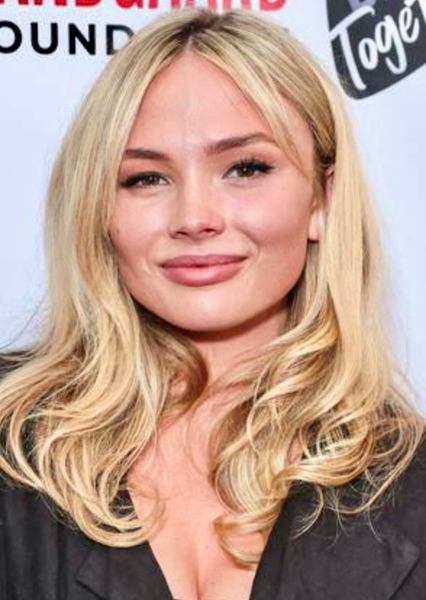 Natalie Alyn Lind photo
