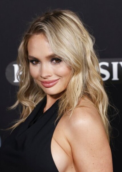 Natalie Alyn Lind photo