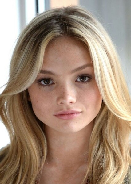 Natalie Alyn Lind photo