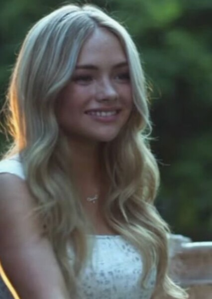 Natalie Alyn Lind photo