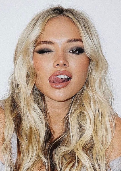 Natalie Alyn Lind