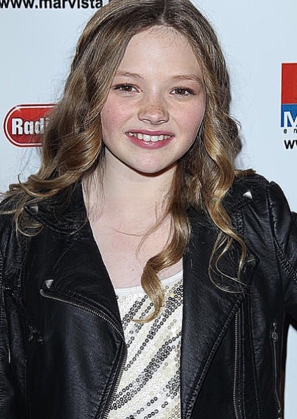 Natalie Alyn Lind photo