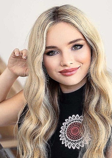 Natalie Alyn Lind photo