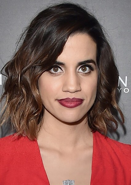 Natalie Morales photo