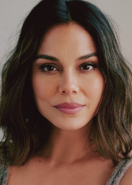 Nathalie Kelley