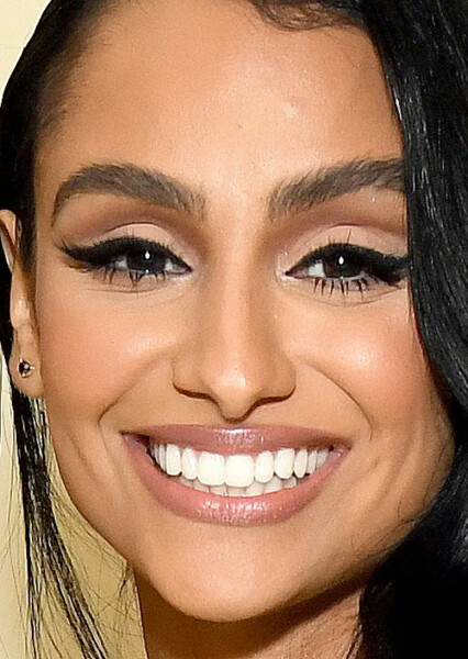 Nazanin Mandi photo