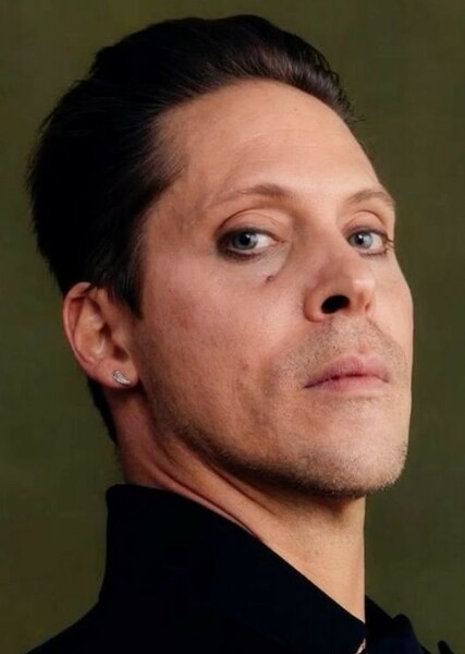 Neil Newbon