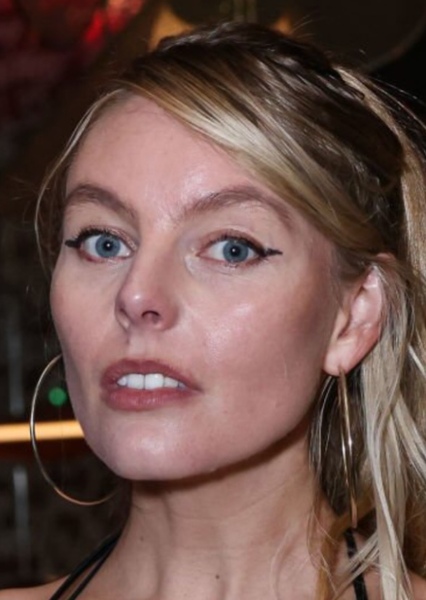 Nell Hudson photo