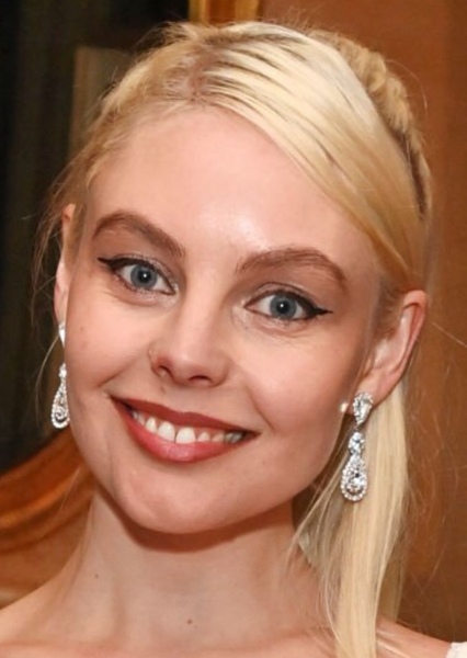 Nell Hudson photo