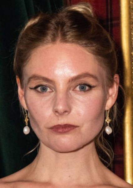 Nell Hudson photo