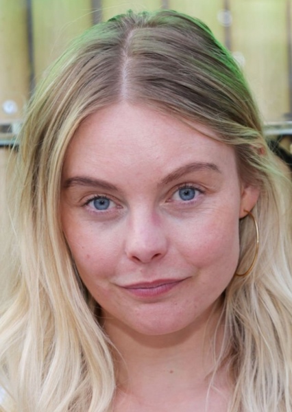 Nell Hudson photo