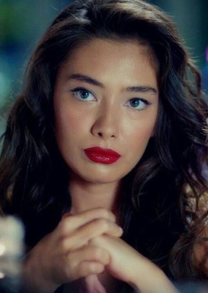Neslihan Atagül photo
