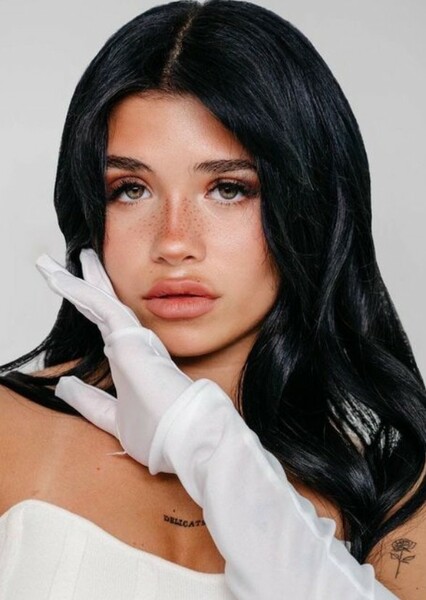 Nessa Barrett photo