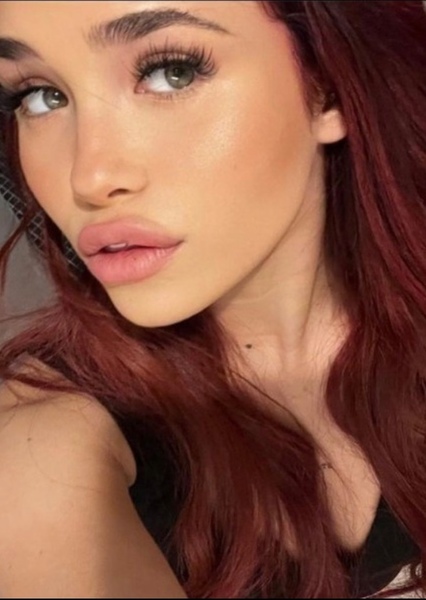 Nessa Barrett photo