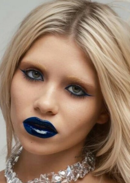 Nessa Barrett photo