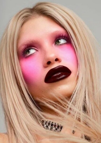 Nessa Barrett photo
