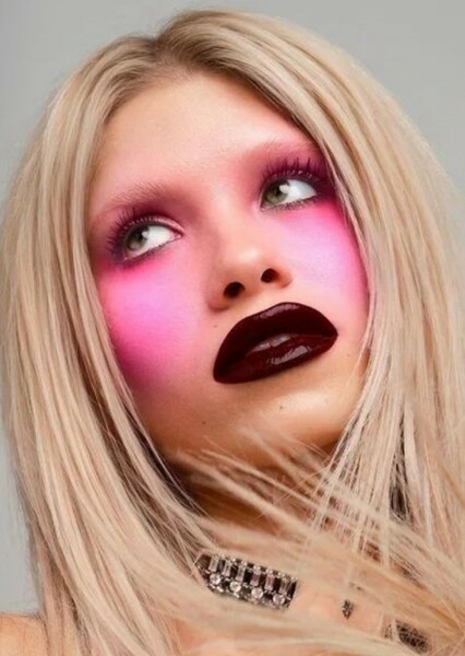 Nessa Barrett photo