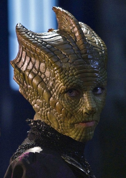 Neve McIntosh photo