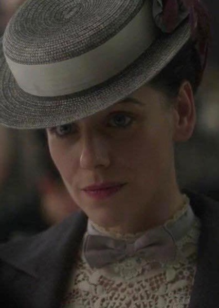 Neve McIntosh photo