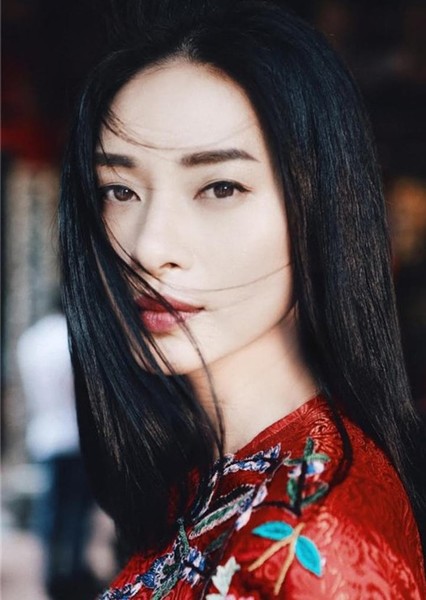 Van Veronica Ngo photo