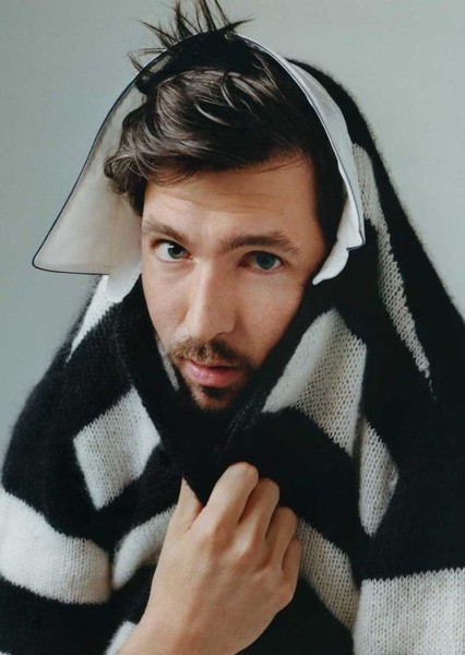 Nicholas Braun photo