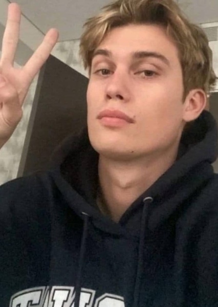 Nicholas Galitzine photo
