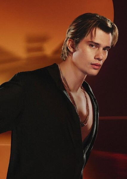 Nicholas Galitzine photo
