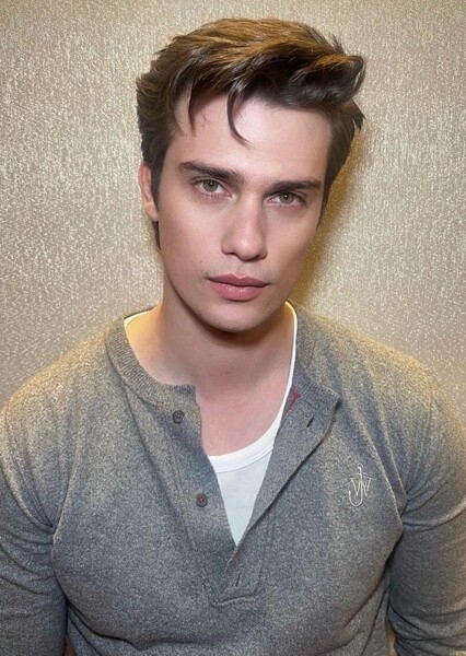 Nicholas Galitzine photo