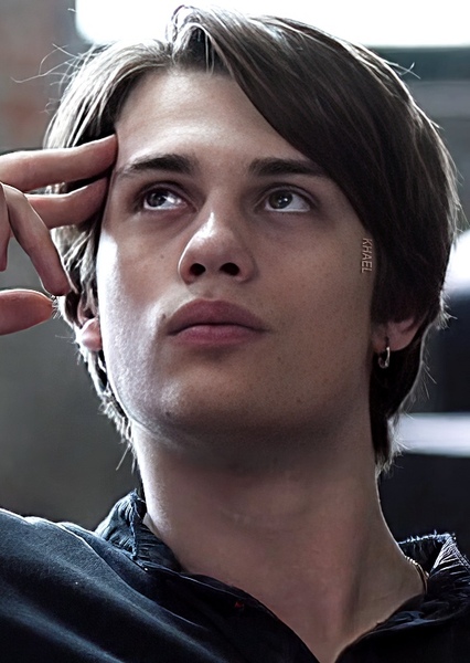 Nicholas Galitzine photo