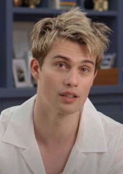 Nicholas Galitzine photo