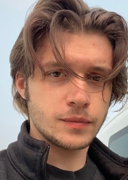 Nick Robinson photo