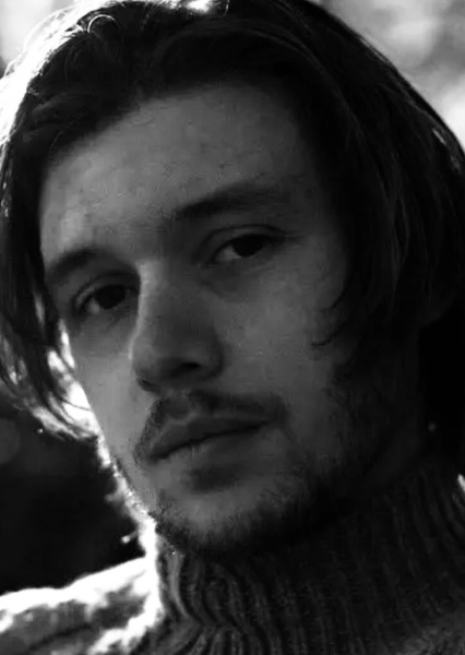 Nick Robinson photo
