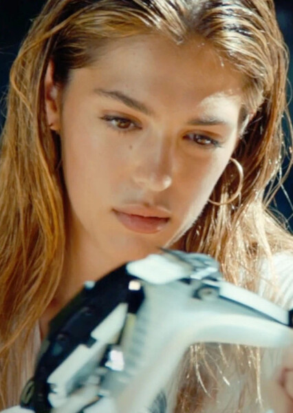 Nicole (47 Meters Down: Uncaged)