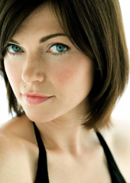 Nicole De Boer