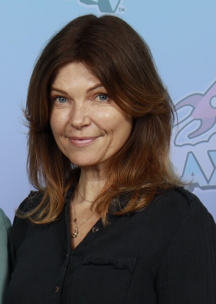 Nicole De Boer photo
